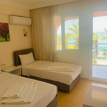 Holiday Hotel 호텔