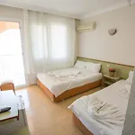 호텔 Holiday Hotel