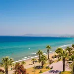 Holiday Hotel 호텔 *