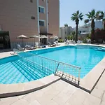 Holiday Hotel 호텔 *