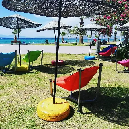 酒店 Holiday Hotel 库萨达斯